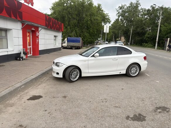 2009 BMW 1 серии 120i I (E81/E82/E87/E88) Рестайлинг, белый, 1200000 рублей - вид 7