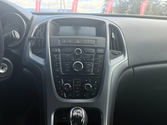 2013 Opel Astra GTC J Рестайлинг, белый - вид 16