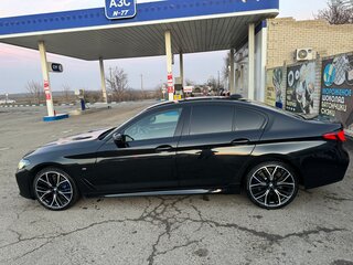 2021 BMW 5 серии 530d xDrive VII (G30/G31/G38) Рестайлинг, чёрный, 7150000 рублей, вид 4