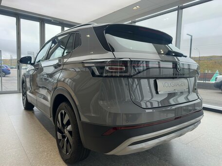 2026 Volkswagen Tharu XR, серый, 2393000 рублей, вид 4