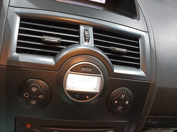 2008 Renault Megane II Рестайлинг, серебристый, 480000 рублей - вид 12