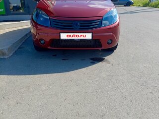 2011 Renault Sandero I, красный, 650000 рублей, вид 2