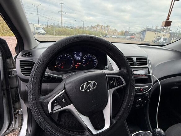 2014 Hyundai Solaris I, серебристый, 750000 рублей - вид 11