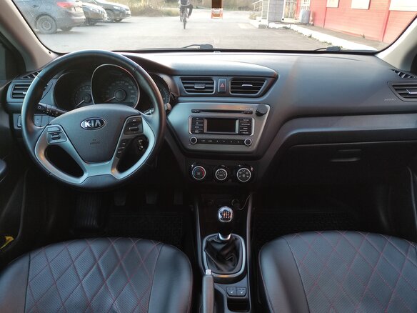 2017 Kia Rio III Рестайлинг, чёрный, 950000 рублей - вид 5