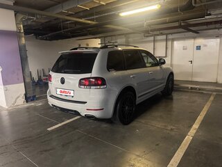 2009 Volkswagen Touareg I Рестайлинг, серый, 2000000 рублей, вид 5