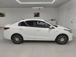 2020 Kia Rio IV, белый, 1289000 рублей, вид 5