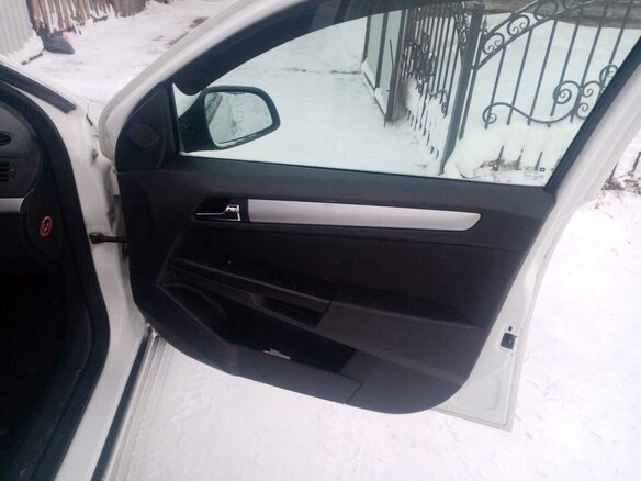 2011 Opel Astra H Рестайлинг, белый, 690000 рублей - вид 13