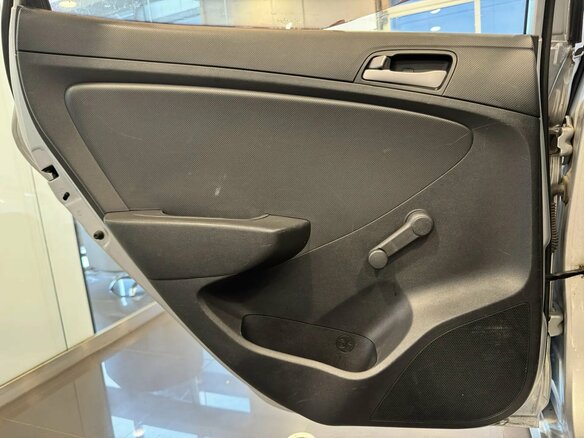 2014 Hyundai Solaris I Рестайлинг, серебристый - вид 14