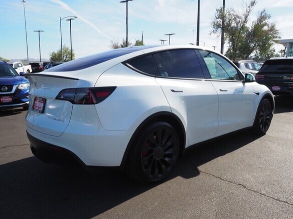 2023 Tesla Model Y Performance I, белый, 7386718 рублей - вид 2