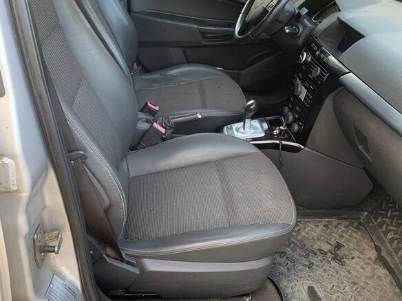 2011 Opel Astra H Рестайлинг, серебристый, 415000 рублей - вид 4