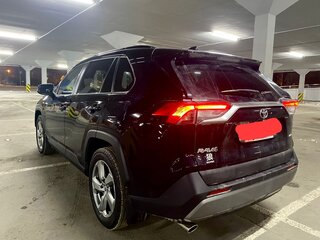 2021 Toyota RAV4 V (XA50), чёрный, 2390000 рублей, вид 4