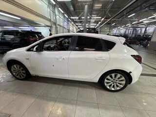 2011 Opel Astra J, белый, 599000 рублей, вид 3