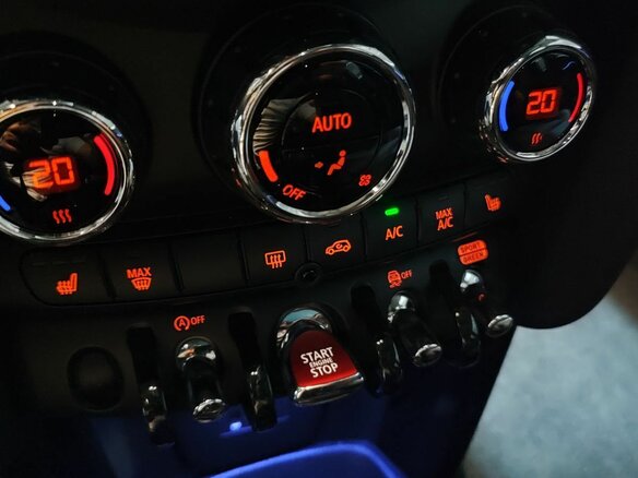 2023 Mini Hatch Cooper S III (F55/F56) Рестайлинг 2, зелёный, 3300000 рублей - вид 21