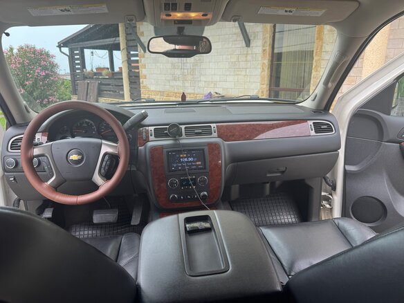 2012 Chevrolet Tahoe 6AT III, белый, 2680000 рублей - вид 9