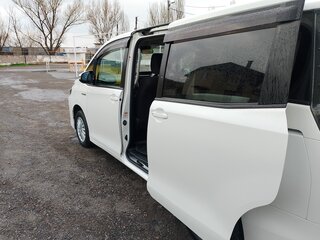 2017 Toyota Voxy III (R80), белый, 2200000 рублей, вид 3