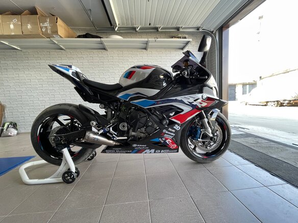 2021 BMW M 1000 RR, белый, 3900000 рублей - вид 2