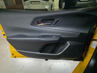 2025 Toyota Prius V (XW60), жёлтый, 3355000 рублей, вид 5