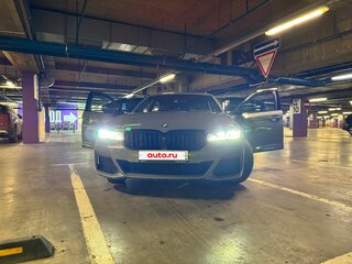 2022 BMW 5 серии 520d xDrive VII (G30/G31/G38) Рестайлинг, серый, 4900000 рублей, вид 3