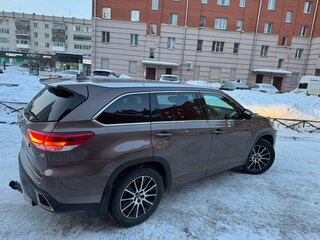 2017 Toyota Highlander III (XU50) Рестайлинг, коричневый, 4250000 рублей, вид 2