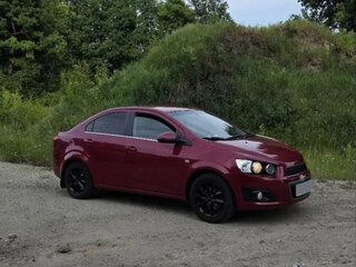 2014 Chevrolet Aveo II, красный, 900000 рублей, вид 3