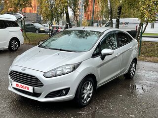 2015 Ford Fiesta Mk6 Рестайлинг, серебристый, 800000 рублей, вид 1
