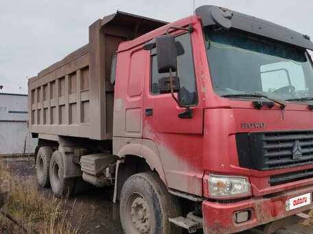 2011 Sinotruk Howo ZZ3327, красный, 994000 рублей, вид 2
