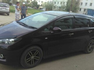 2010 Toyota Wish II, красный, 850000 рублей, вид 3