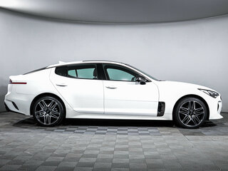 2021 Kia Stinger I Рестайлинг, белый, 3199000 рублей, вид 4