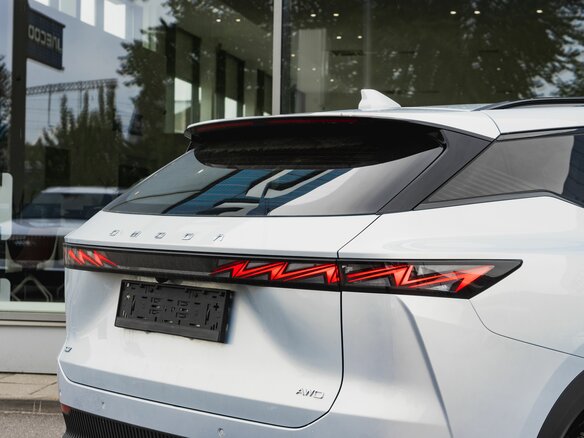 2026 Omoda C7, серебристый - вид 9