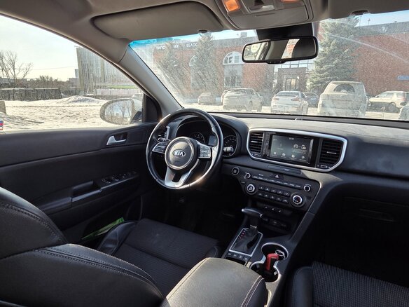 2019 Kia Sportage IV Рестайлинг, белый, 2200000 рублей - вид 5