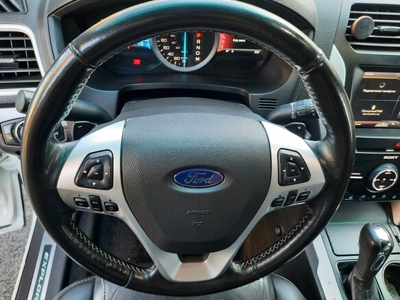 2013 Ford Explorer Sport V, белый, 1700000 рублей - вид 11