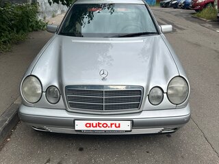 1997 Mercedes-Benz E-Класс 220 II (W210, S210), серый, 450000 рублей, вид 1