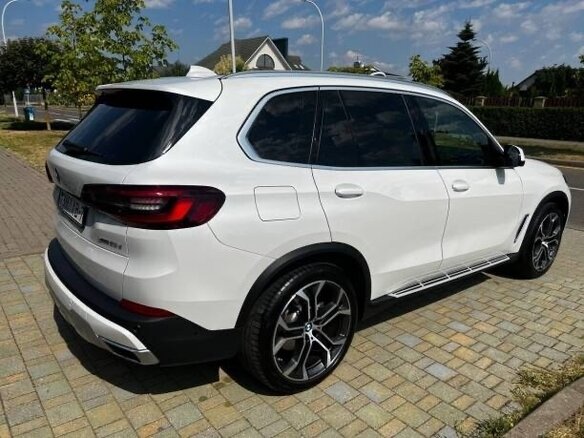 2019 BMW X5 30d IV (G05/G18), белый, 4800000 рублей - вид 1