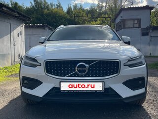 2019 Volvo V60 Cross Country II, белый, 3700000 рублей, вид 3