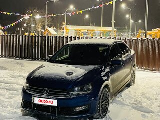 2018 Volkswagen Polo V Рестайлинг, синий, 1650000 рублей, вид 1