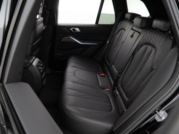 2022 BMW X5 M50i IV (G05/G18), чёрный, 8690052 рублей - вид 8