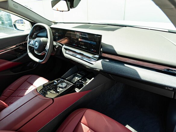 2024 BMW 5 серии Long 530Li xDrive VIII (G60/G61/G68), белый, 7990000 рублей - вид 12