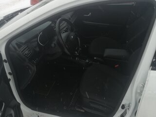 2015 Kia Rio III Рестайлинг, белый, 800000 рублей, вид 3