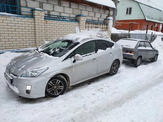 2010 Toyota Prius III (XW30), серебристый, 1100000 рублей, вид 1