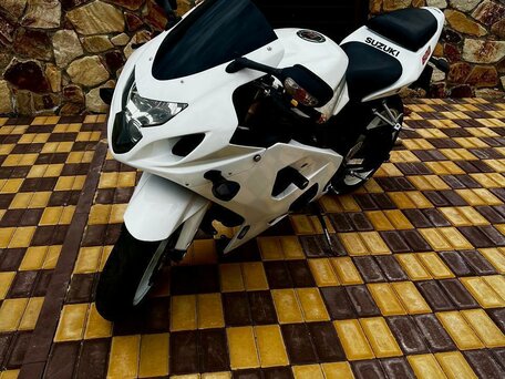 2005 Suzuki GSX-R 600, белый, 510000 рублей, вид 1