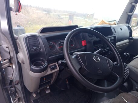 2010 Nissan Cabstar, фиолетовый, 650000 рублей, вид 4