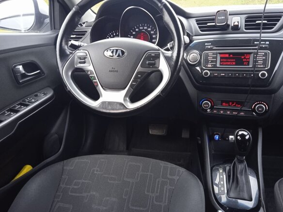 2015 Kia Rio III Рестайлинг, серебристый, 1350000 рублей - вид 6
