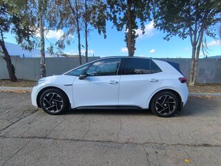 2023 Volkswagen ID.3 57.3 kWh I, белый, 2550000 рублей, вид 4