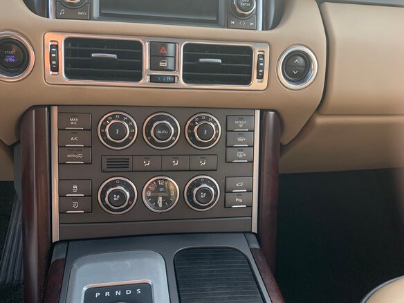 2010 Land Rover Range Rover III Рестайлинг 2, чёрный, 1550000 рублей - вид 9