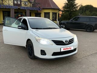 2012 Toyota Corolla X (E140, E150) Рестайлинг, белый, 1050000 рублей, вид 3
