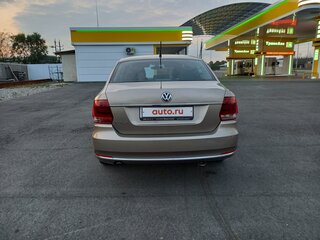 2016 Volkswagen Polo V Рестайлинг, бежевый, 1150000 рублей, вид 4