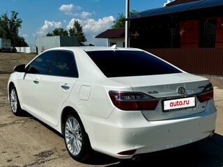 2015 Toyota Camry VII (XV50) Рестайлинг, белый, 1900000 рублей, вид 5