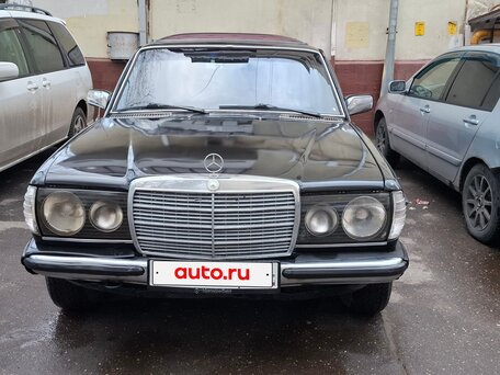 1982 Mercedes-Benz W123 240, чёрный, 400000 рублей, вид 5