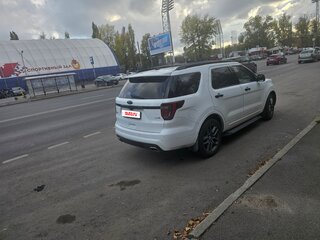 2015 Ford Explorer V Рестайлинг, белый, 2450000 рублей, вид 3