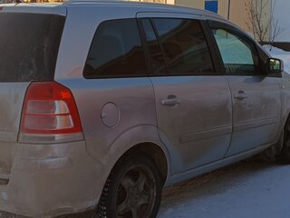 2012 Opel Zafira B Рестайлинг, серебристый, 725000 рублей, вид 3